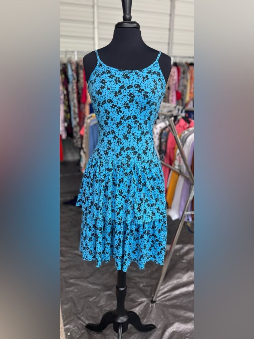 Vintage - Blue Floral Scoop-Neck Midi Dress